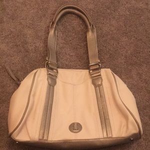 Jennifer Lopez Over the shoulder purse